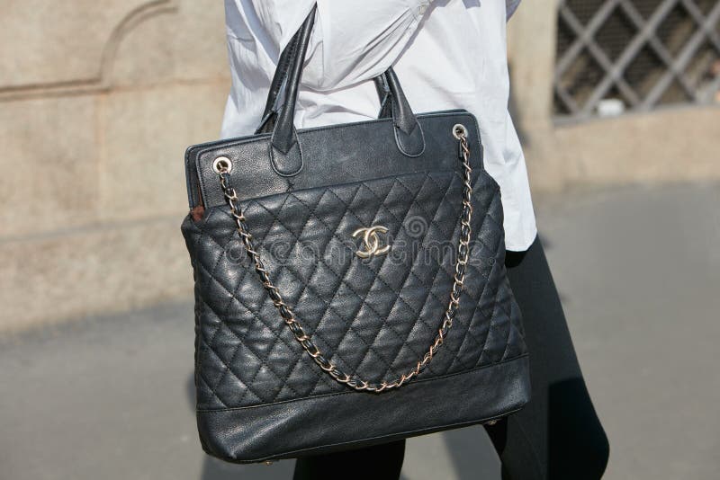 Woman with Louis Vuitton Bag with Golden Chain and White Jacket before  Emporio Armani Fashion Editorial Image - Image of golden, chain: 194222960