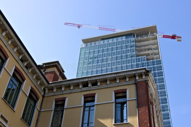 milano Italia, el 21 de marzo de 2019 Renovaci?n de la fachada de una estructura fotos de archivo milano Italia, el 21 de marzo de 2019 Renovaci?n de la fachada de una estructura fotos de archivo