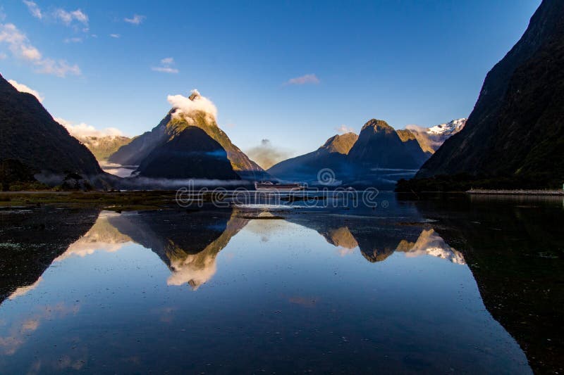 Milford Sound, parc national de Fiordland images libres de droits Milford Sound, parc national de Fiordland images libres de droits