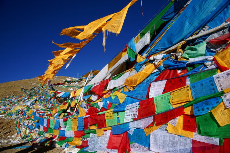 Kraj, (tibetský čínština) je kraj z v autonómne kraj, ležiace 275 východ z na jeho centrálnej bod.