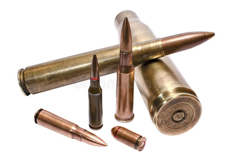 Militaire conceptioin: patronen voor groot-kalibermachinegeweer, aanvalsgeweer en pistool royalty-vrije stock afbeelding Militaire conceptioin: patronen voor groot-kalibermachinegeweer, aanvalsgeweer en pistool royalty-vrije stock afbeelding