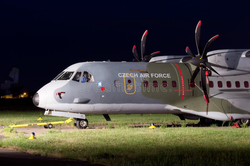 Militaire het vervoervliegtuigen van de Tsjechische Luchtmacht Casa 295M royalty-vrije stock foto's Militaire het vervoervliegtuigen van de Tsjechische Luchtmacht Casa 295M royalty-vrije stock foto's