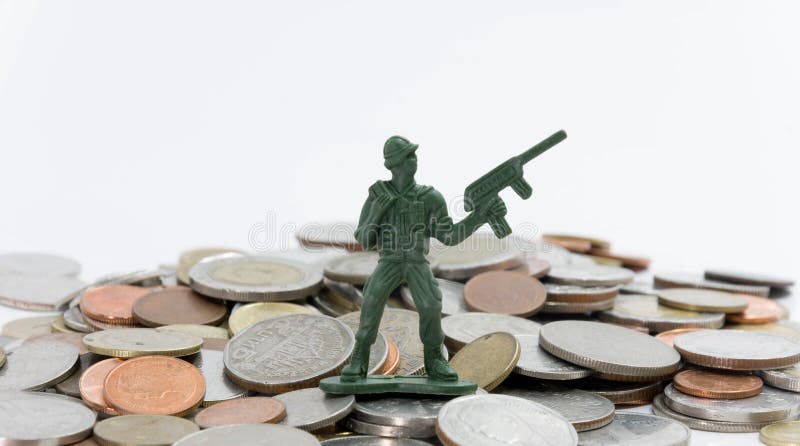 Militairstuk speelgoed met muntstukken (ondiepe diepte van gebied) stock foto's Militairstuk speelgoed met muntstukken (ondiepe diepte van gebied) stock foto's