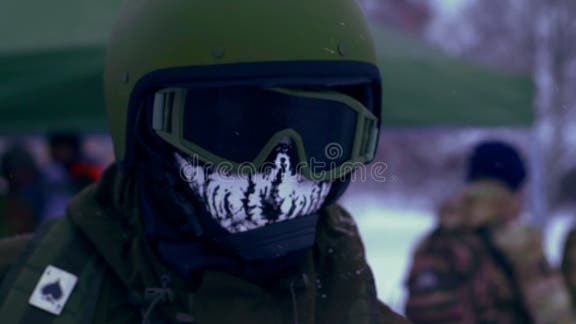 Militar En Pasamontañas Del Y Esqueleto Almacen De Video - Vídeo de retrato, armadura: 84156295