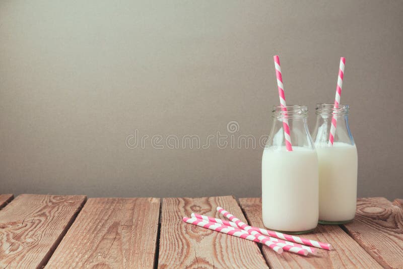 8 Oz Clear Glass Milk Bottles with Striped Straws