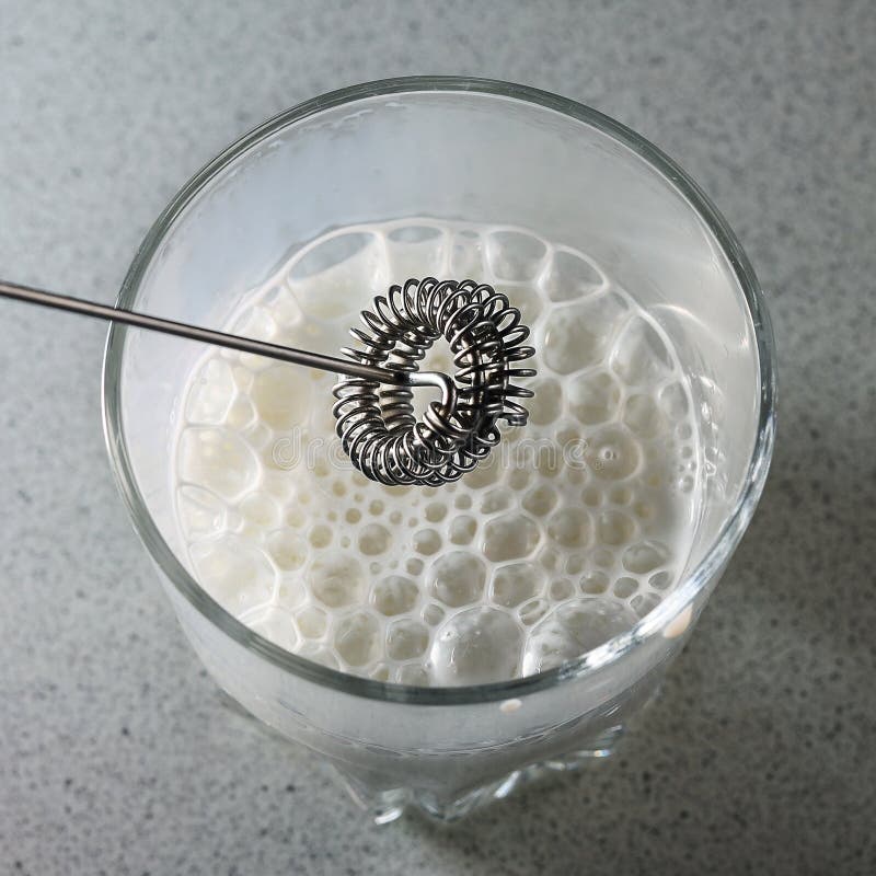 https://thumbs.dreamstime.com/b/milk-frother-frothed-glass-255815939.jpg