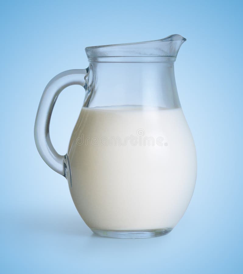 There are some milk in the glass. Кувшин с молоком. Кувшин для молока. Крынка для молока. Молоко в графине.