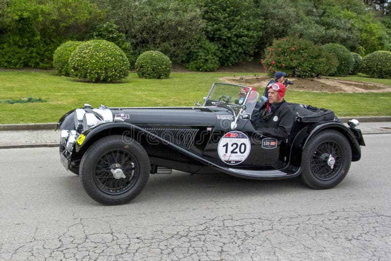 1000 millas, SS Jaguar 100 (1937), OWENS Stephen y SCOTT-NELSON foto de archivo libre de regalías 1000 millas, SS Jaguar 100 (1937), OWENS Stephen y SCOTT-NELSON foto de archivo libre de regalías