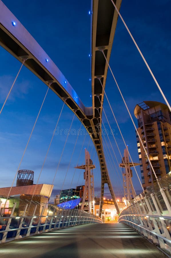 Puente por la noche.