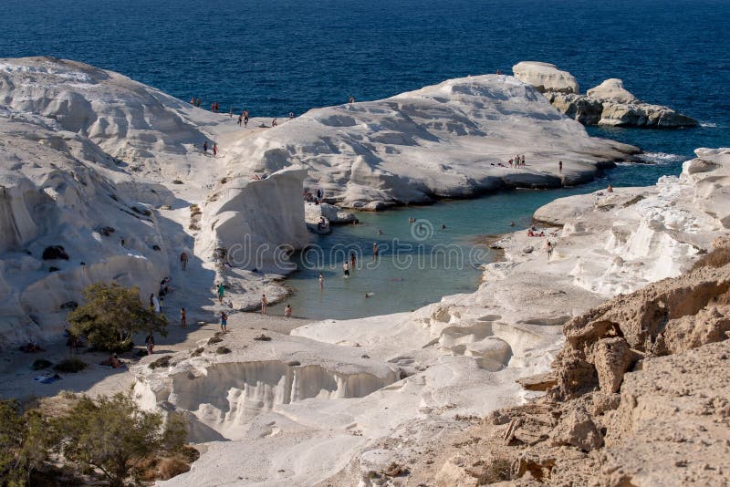 Milosinsel Griechenland-Detail von Sarakiniko-Strand in der Sommerzeit stockfotografie Milosinsel Griechenland-Detail von Sarakiniko-Strand in der Sommerzeit stockfotografie