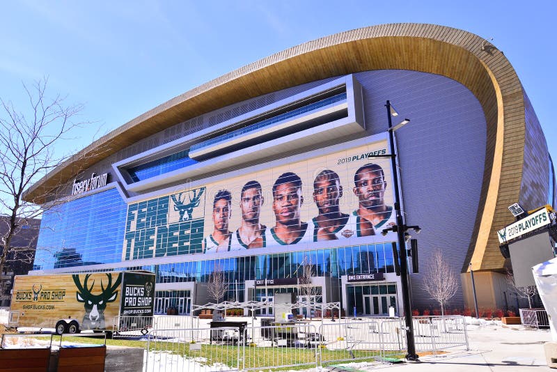 Milwaukee, Wisconsin/los E.E.U.U. - 15 de abril de 2019: La arena del foro de Fiserv de los dólares de Milwaukee alistada para l fotos de archivo libres de regalías Milwaukee, Wisconsin/los E.E.U.U. - 15 de abril de 2019: La arena del foro de Fiserv de los dólares de Milwaukee alistada para l fotos de archivo libres de regalías