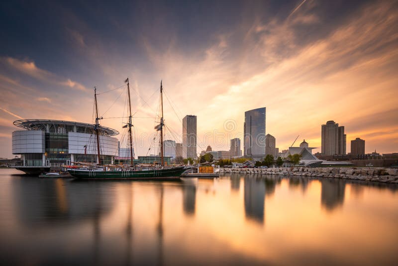Milwaukee, Wisconsin, USA Skyline at Twilight stock images Milwaukee, Wisconsin, USA Skyline at Twilight stock images