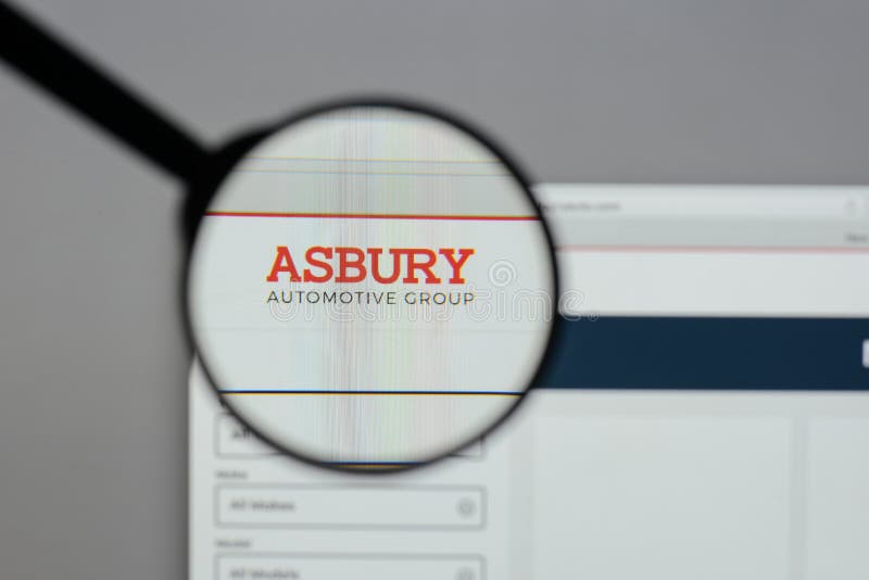 Milão, Itália - 10 de agosto de 2017: Logotipo automotivo do grupo de Asbury sobre imagens de stock royalty free Milão, Itália - 10 de agosto de 2017: Logotipo automotivo do grupo de Asbury sobre imagens de stock royalty free