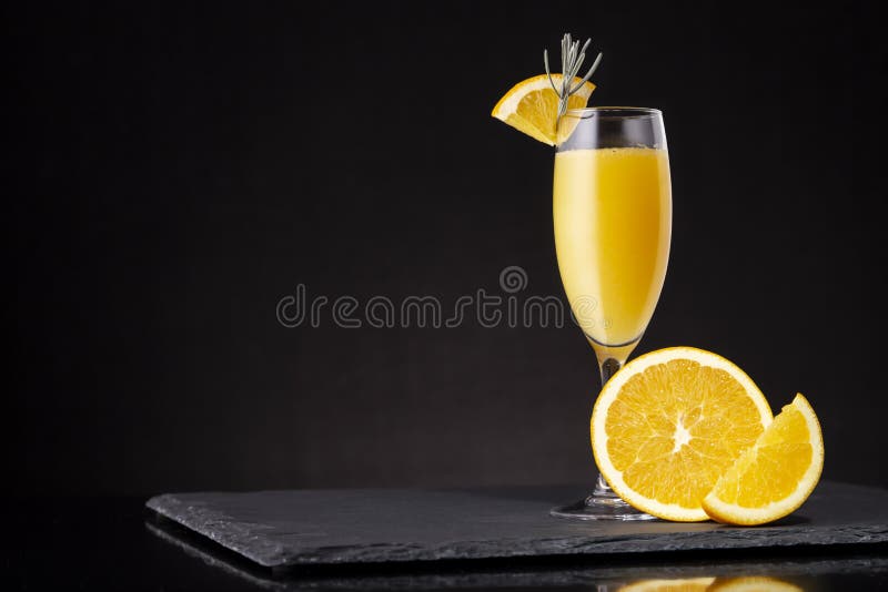 https://thumbs.dreamstime.com/b/mimosa-cocktail-mimosa-cocktail-champagne-glass-orange-juice-sparkling-wine-decorated-lavender-leaves-132867211.jpg