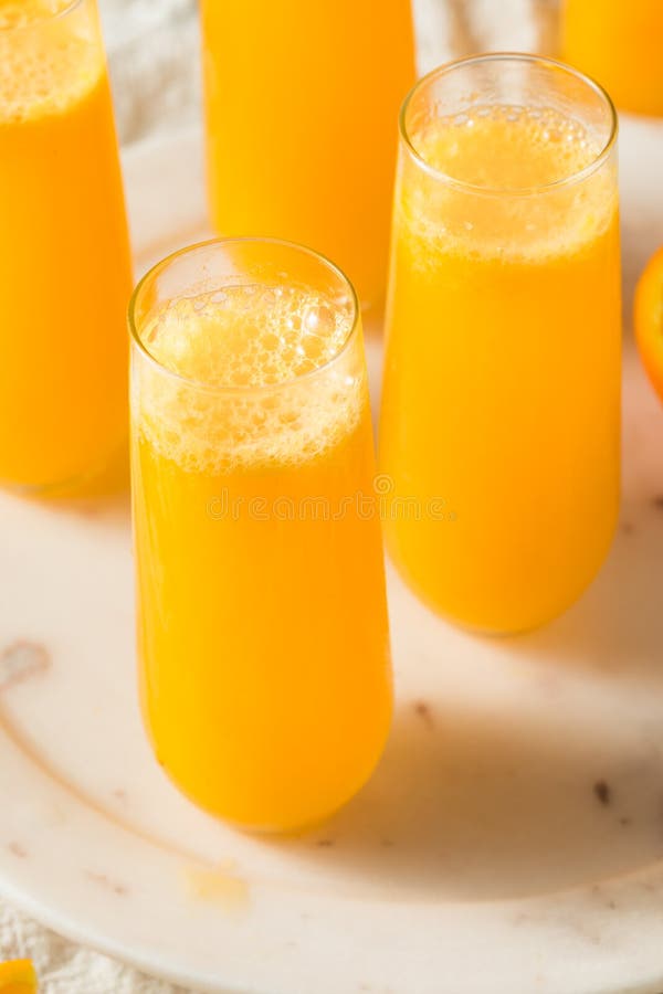 Revelar Tableta sustantivo Mimosa De Champagne Con Zumo De Naranja Foto de archivo - Imagen de mimosa,  bebida: 181688320