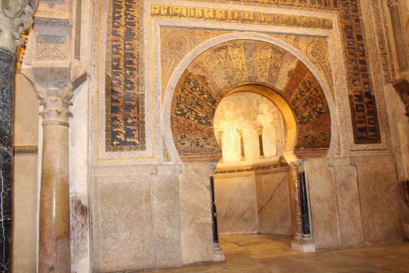 minaret Mihrab Le grand intérieur célèbre de mosquée ou de Mezquita à Cordoue, Espagne photo stock minaret Mihrab Le grand intérieur célèbre de mosquée ou de Mezquita à Cordoue, Espagne photo stock