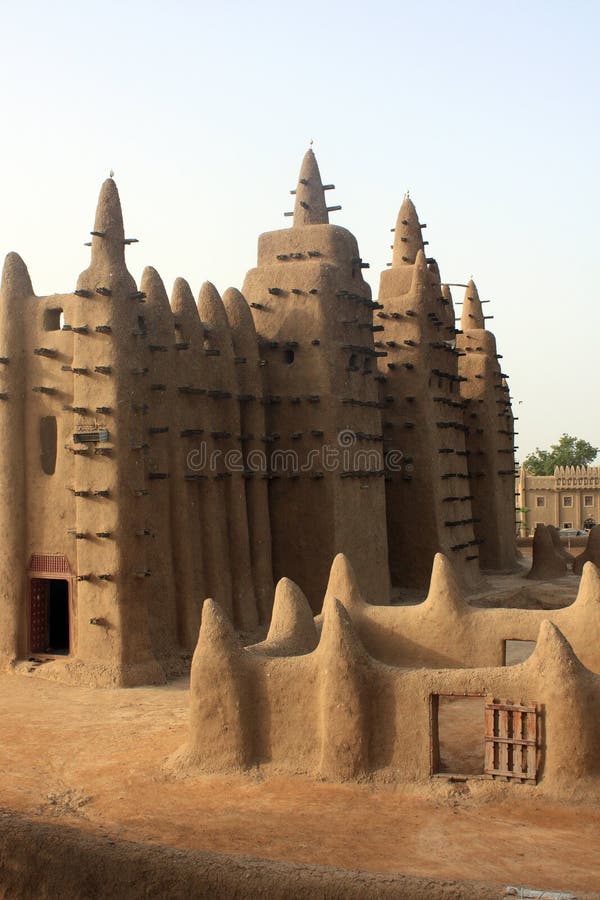 Minaret van een traditionele mosk royalty-vrije stock foto Minaret van een traditionele mosk royalty-vrije stock foto