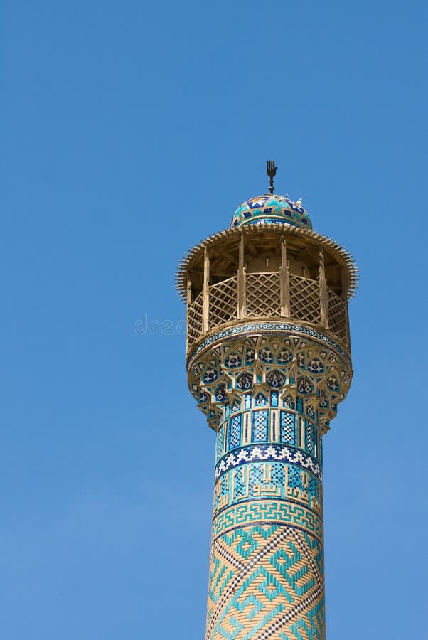 Minarete em uma cidade antiga de Isfahan