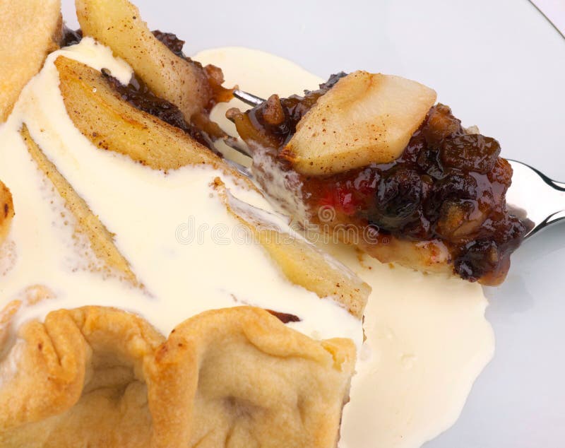 Mincemeat and pear tart, with cream