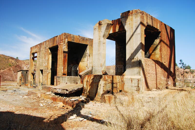 mine industrielle abandonnée de constructions photo libre de droits mine industrielle abandonnée de constructions photo libre de droits