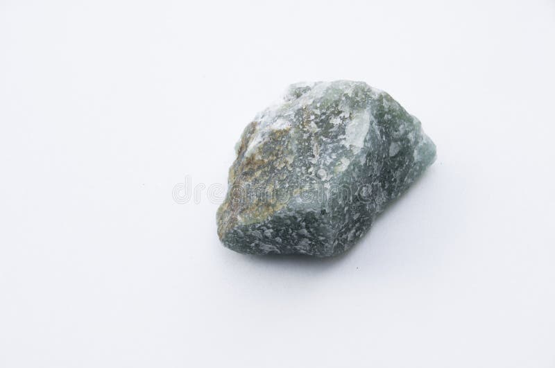 Minerai d'Aventurine d'isolement au-dessus du blanc photos stock Minerai d'Aventurine d'isolement au-dessus du blanc photos stock