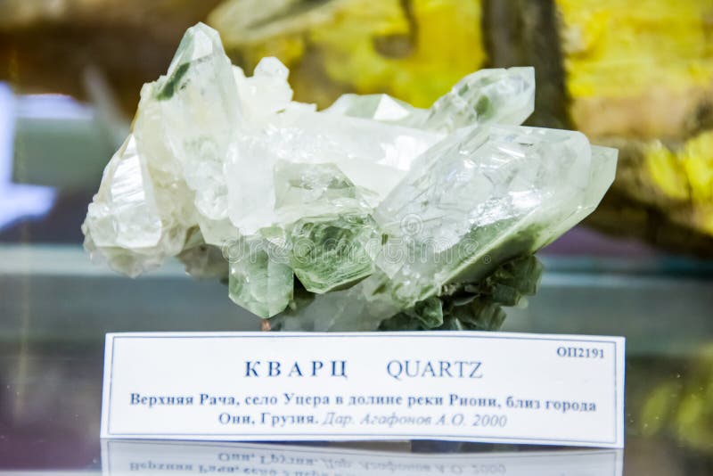 Mineralogisch museum Meteorieten en mineralen in het museum royalty-vrije stock afbeelding Mineralogisch museum Meteorieten en mineralen in het museum royalty-vrije stock afbeelding