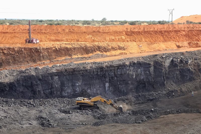 Mineração Do Minério Do Manganês Imagem de Stock Imagem de azul