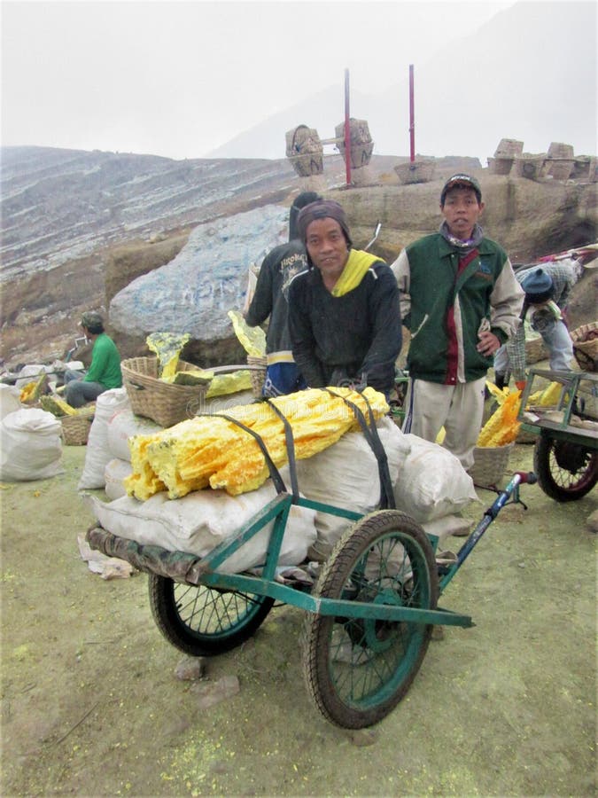 Mineres серы, Kawah Ijen стоковое изображение rf Mineres серы, Kawah Ijen стоковое изображение rf