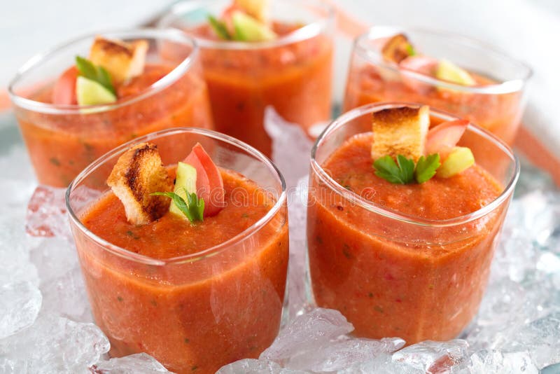 Minestra fresca di gazpacho immagini stock Minestra fresca di gazpacho immagini stock
