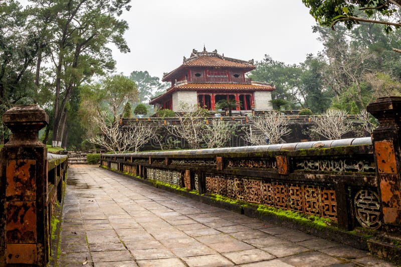 Ming Mang Emperor Tomb na matiz, Vietname fotografia de stock Ming Mang Emperor Tomb na matiz, Vietname fotografia de stock
