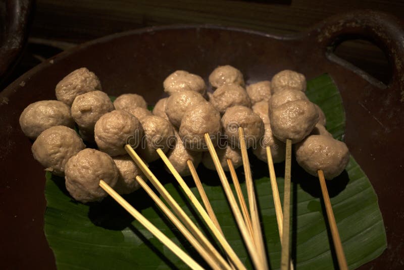 Minge de carne rămâne pe Angkringan delicios stradă alimente în Yogyakarta Indonezia stock image