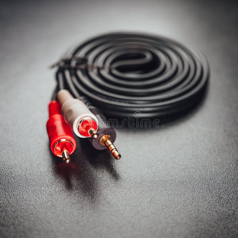Mini câble d'audio de cric de RCA photo stock Mini câble d'audio de cric de RCA photo stock
