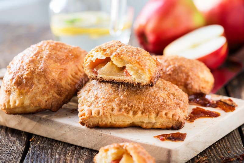Mini jabłczany cynamonowy strudel obraz stock Mini jabłczany cynamonowy strudel obraz stock
