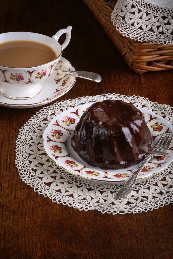 Mini Pound Cake - Schokoladen-Haselnuss, Tee, Spitze lizenzfreies stockbild Mini Pound Cake - Schokoladen-Haselnuss, Tee, Spitze lizenzfreies stockbild