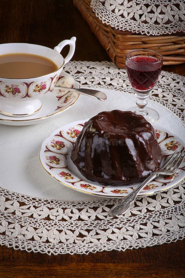 Mini Pound Cake - Schokoladen-Haselnuss, Tee, Spitze, Alkohol lizenzfreie stockbilder Mini Pound Cake - Schokoladen-Haselnuss, Tee, Spitze, Alkohol lizenzfreie stockbilder