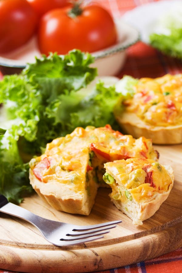Mini quiche con los vehículos imagen de archivo Mini quiche con los vehículos imagen de archivo