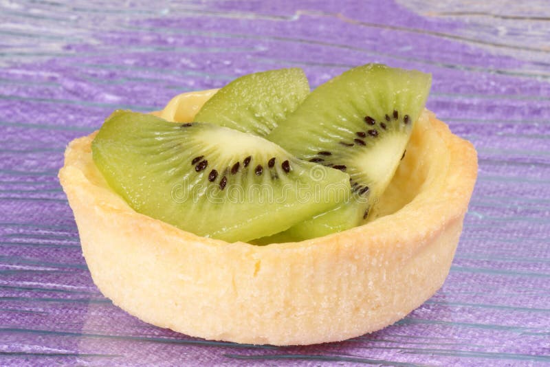 Mini torta della frutta di kiwi immagine stock