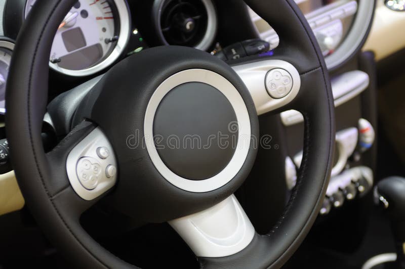 Mini volante dell'automobile del bottaio s immagini stock libere da diritti Mini volante dell'automobile del bottaio s immagini stock libere da diritti