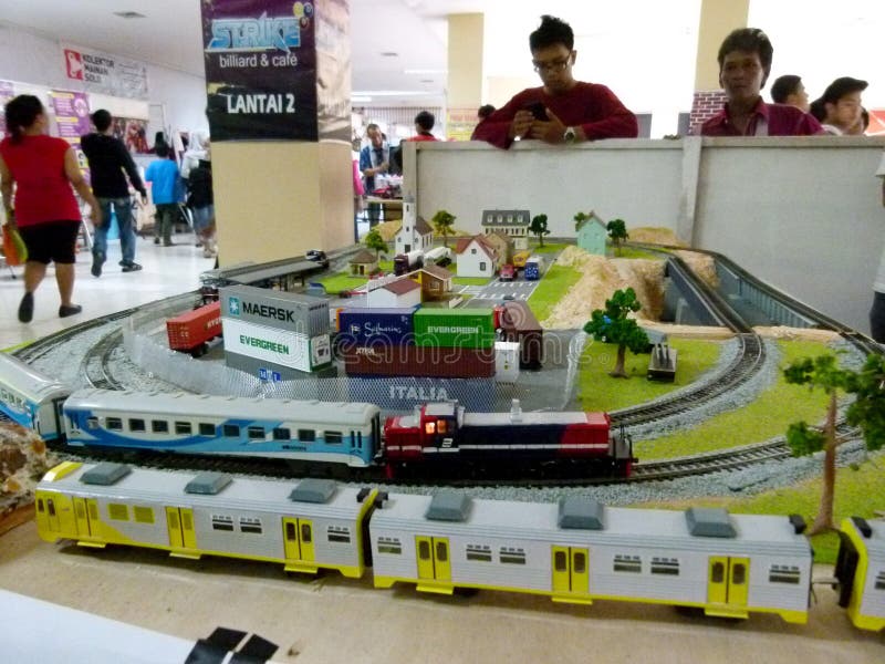 Miniatuurspoorweg stock afbeelding