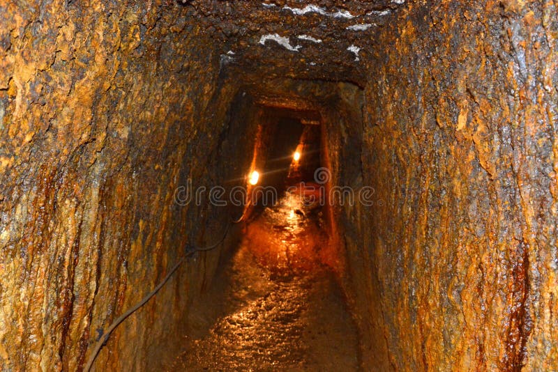 Miniere d'oro romane in Rosia Montana, montagne di Apuseni, la Transilvania immagini stock libere da diritti Miniere d'oro romane in Rosia Montana, montagne di Apuseni, la Transilvania immagini stock libere da diritti