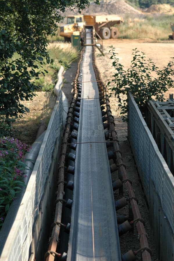 Lightweight mining conveyor and truck transporter