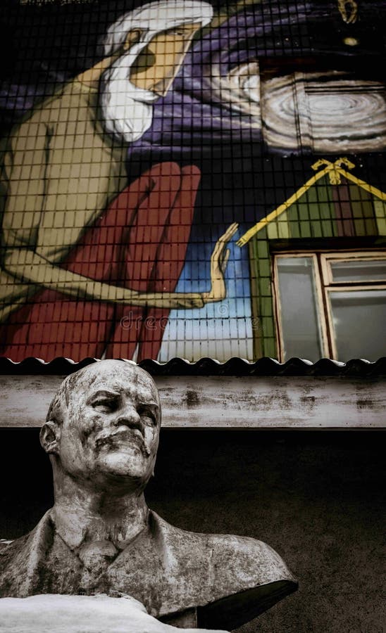 Mink_Lenin_Statue_Wall_Graffiti royalty-vrije stock afbeelding Mink_Lenin_Statue_Wall_Graffiti royalty-vrije stock afbeelding