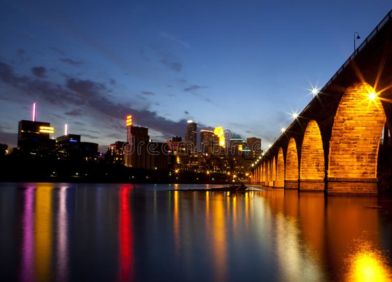 minneapolis natt royaltyfri bild minneapolis natt royaltyfri bild