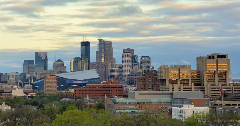 Minneapolis-Skyline mit Minnesota Vikings US-Bank-Stadion