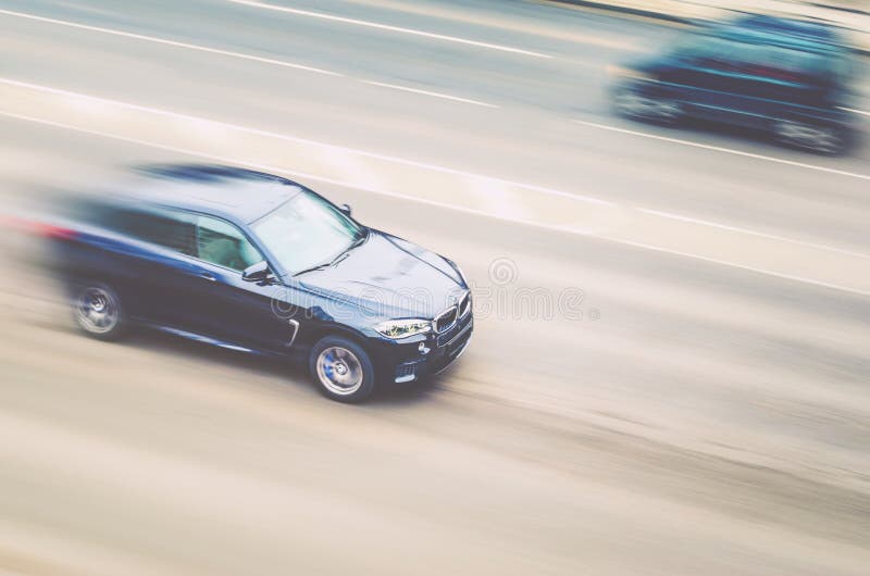 Minsk Białoruś, Marzec, - 3, 2017: Samochodowy BMW na asfaltowej drodze zdjęcia royalty free Minsk Białoruś, Marzec, - 3, 2017: Samochodowy BMW na asfaltowej drodze zdjęcia royalty free