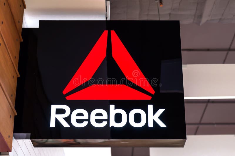 Minsk, Bielorrusia 1 De Noviembre De 2019: Logo De Reebok En Una Tienda En Un Centro De Toma editorial - Imagen zapatos, manera: 165564687