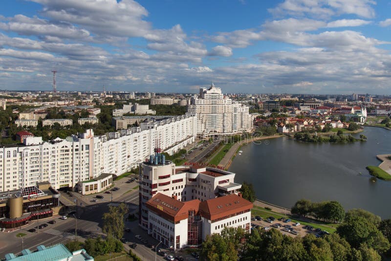 MINSK, WIT-RUSLAND - AUGUSTUS 15, 2016: Luchtmening van het zuidendeel van het Minsk stock afbeelding MINSK, WIT-RUSLAND - AUGUSTUS 15, 2016: Luchtmening van het zuidendeel van het Minsk stock afbeelding