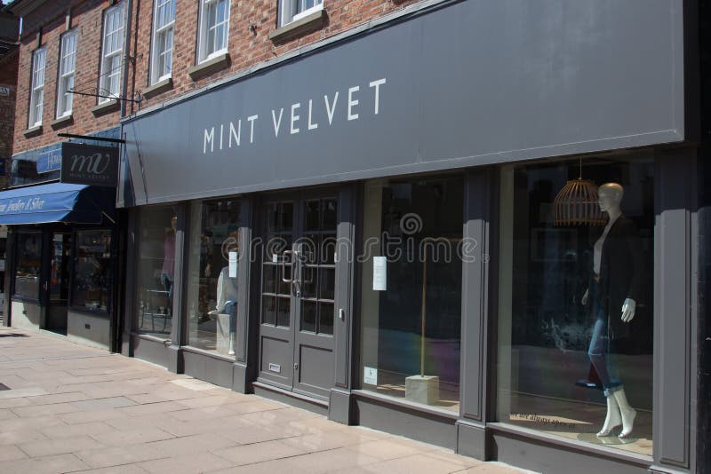 Mint Velvet, Shopping
