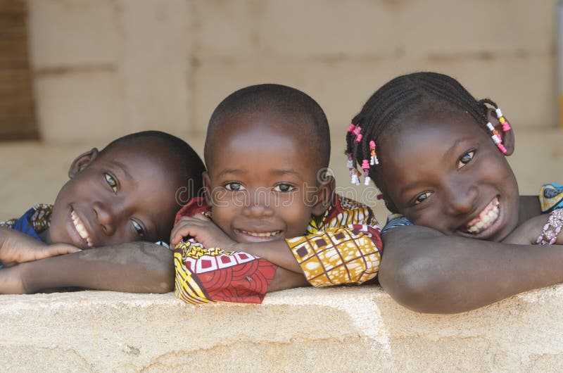 Minunați copii africani negri portret zâmbind și râzând. royalty free stock photos