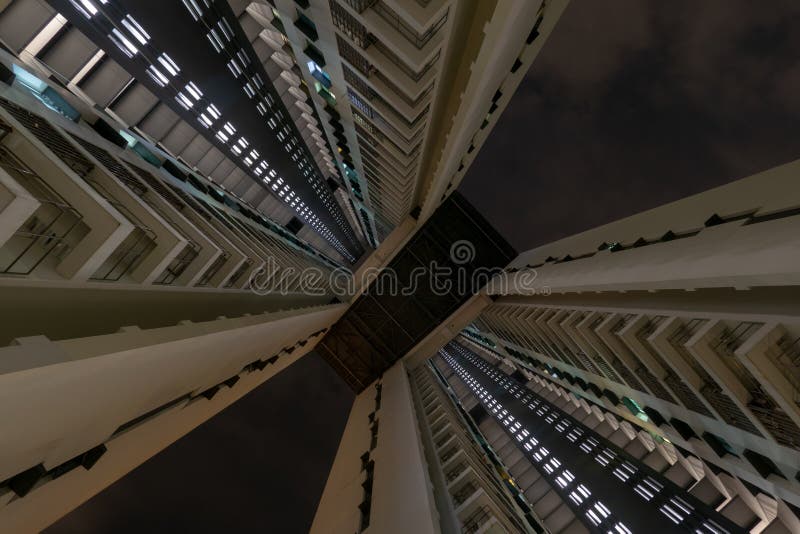 Mirada para arriba al pináculo en Singapur fotografía de archivo libre de regalías Mirada para arriba al pináculo en Singapur fotografía de archivo libre de regalías